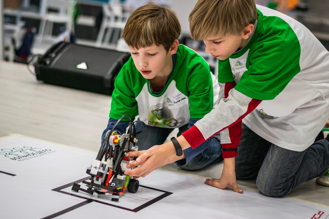 1 робототехника кто сдает. Робототехника для детей. Робототехника для дошкольников. Урок робототехники. РОБОФЕСТ Иваново.